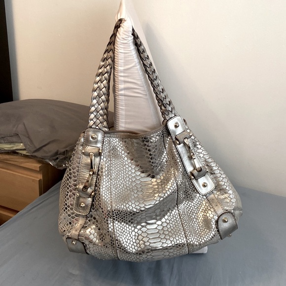 Gucci Pelham silver shoulder bag (authentic) - Picture 3 of 4